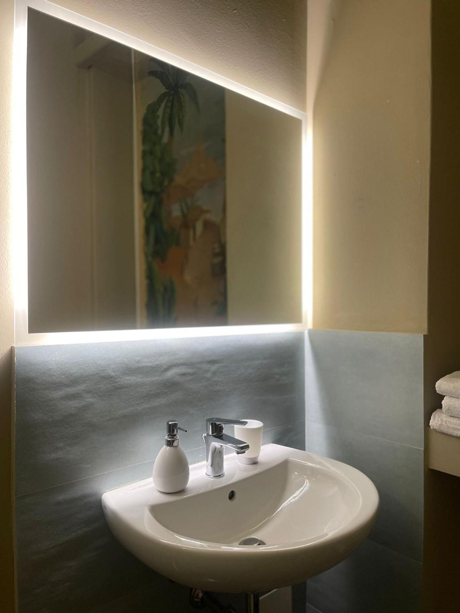 B&B Piazza Duomo Al 55 Voghera Εξωτερικό φωτογραφία